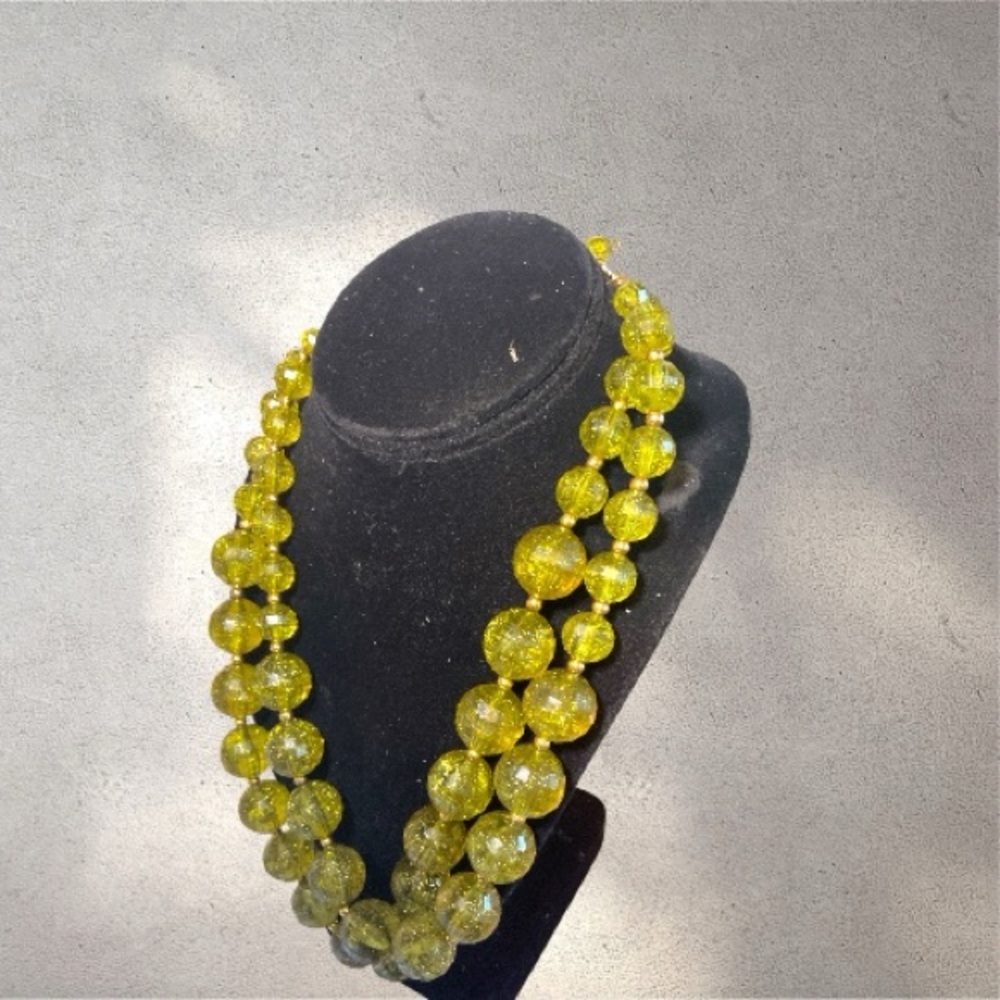 Vintage 1950’s Green Round Beaded Double Strand Faceted Confetti Lucite Necklace - Picture 2 of 7